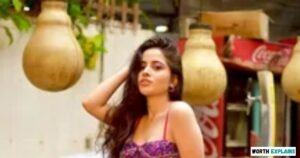 Urfi Javed Feet, Height, Weight, Size, Age, Family & Career Urfi Javed Fashion, Lifestyle & Favourite Things